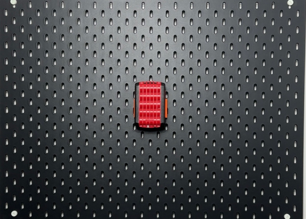 SK-043-WSB Bosch 18V Battery Holder/حامل بطارية بوش (أسود مطفي (صديق للبيئة 🌱) PLA)